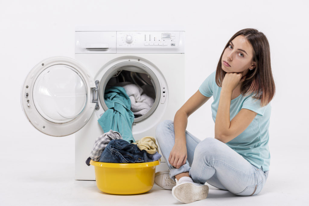 10 причин, почему стиральная машина не отжимает